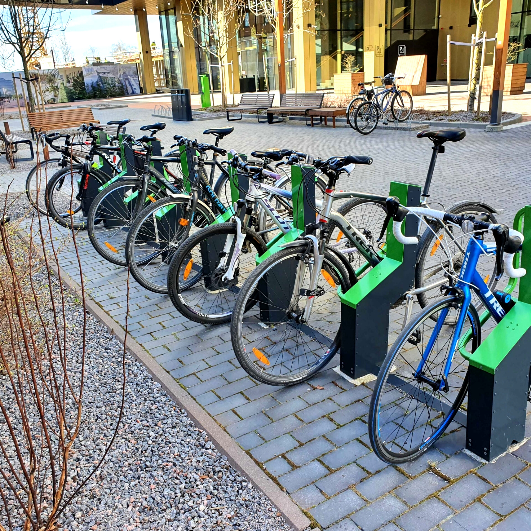 Public bike outlet storage