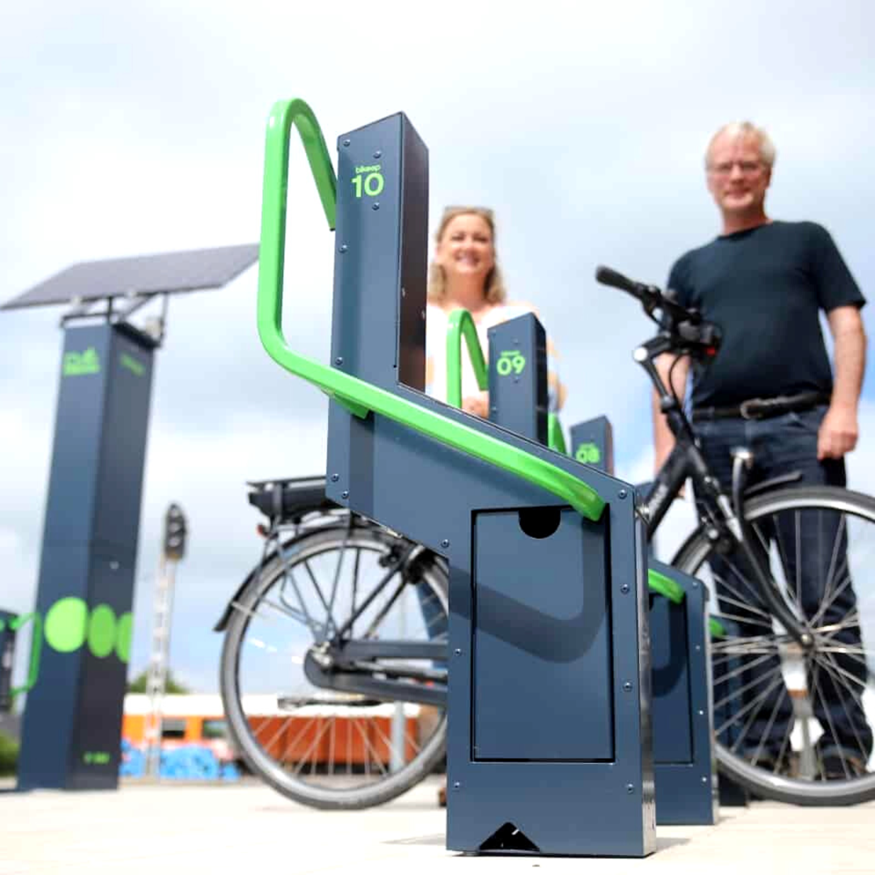 Bicycle outlet parking station