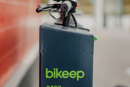 citycon-kristiine-keskus-bikeep-scooter-station-05156