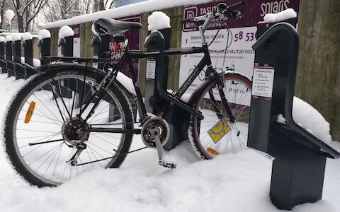 Outdoor bike racks for winter